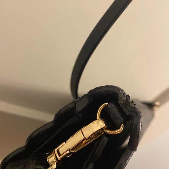 Black h&m purse with ruffle design - Picture 4 of 10